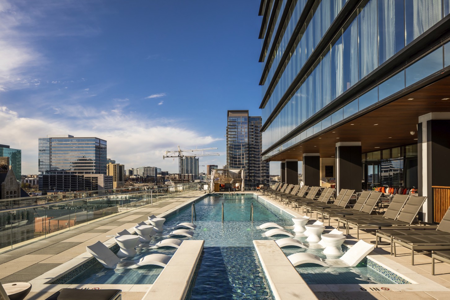 Rooftop amenity deck